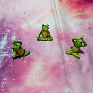 Green Frog Figurines for Reptile Enthusiasts